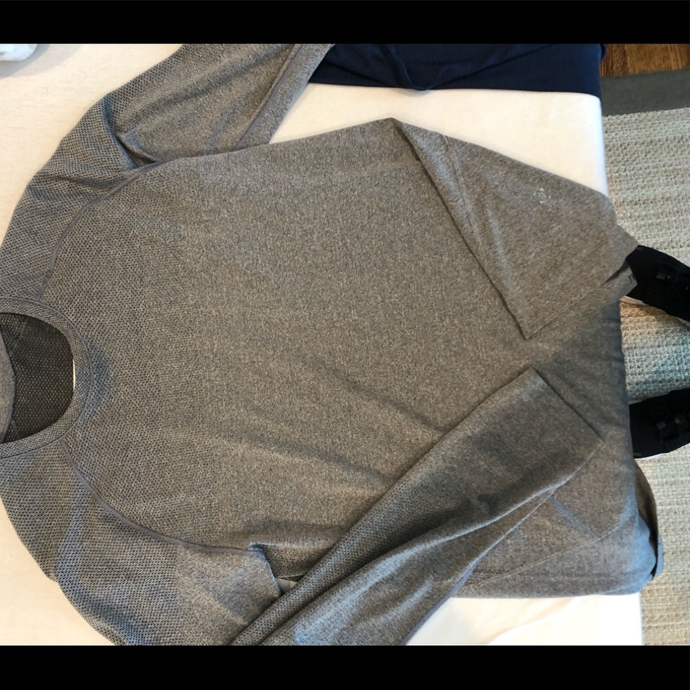 Long sleeve men’s lululemon shirt size Medium